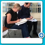 Signieren mit Vicki Scott (USA), der Chefzeichnerin von Peanuts